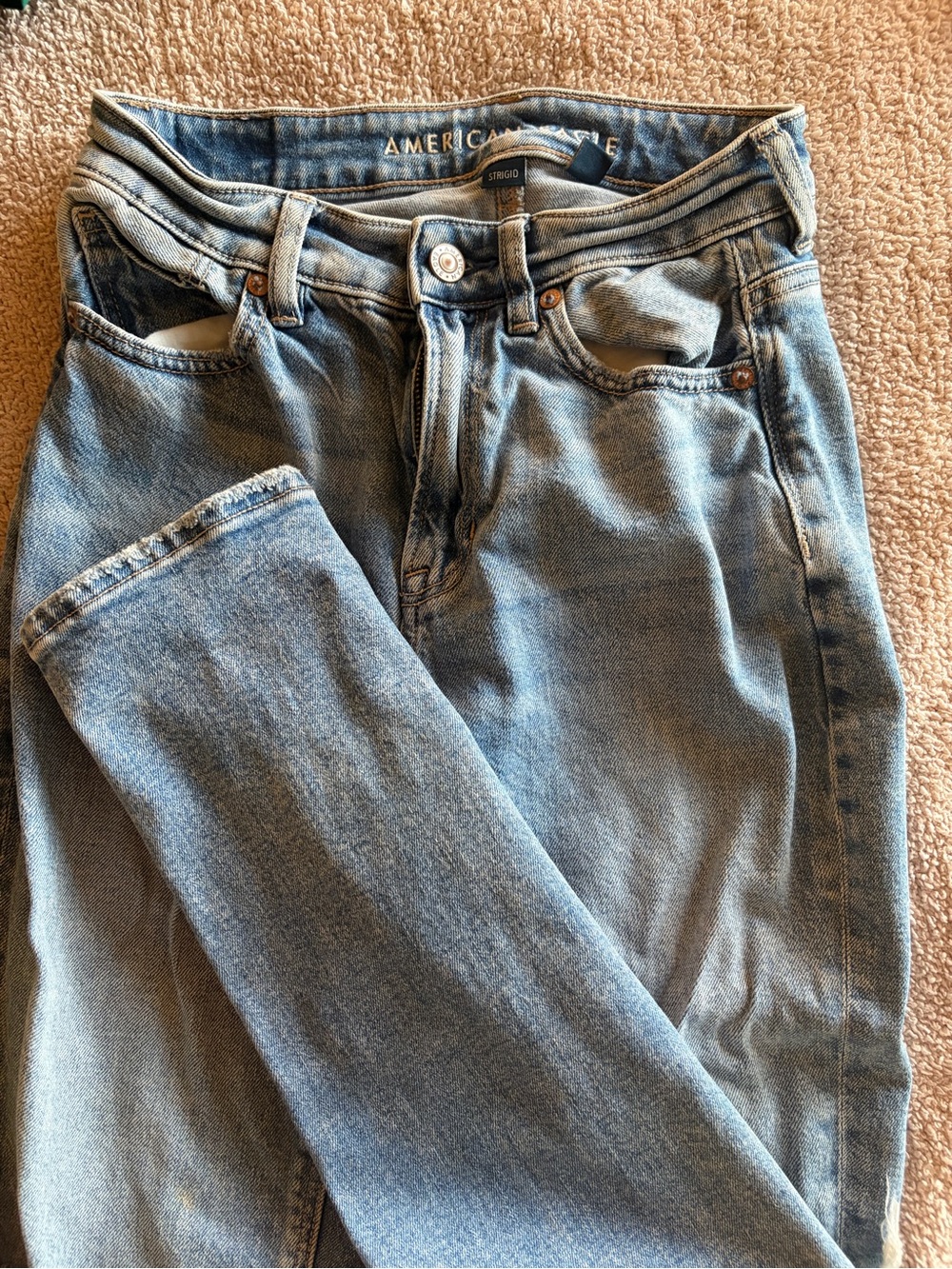 American Eagle Outfitters Light Wash High-Rise Women’s Jeans
